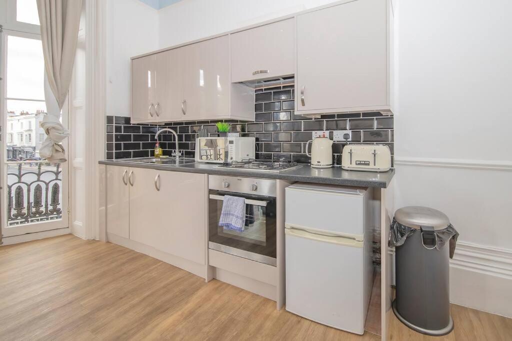 Flash Sales Offer - Any Week Day No Minimum Night Restrictions Central Hove 1 Bedroom Flat Bn38Bru02 Brighton Exterior photo