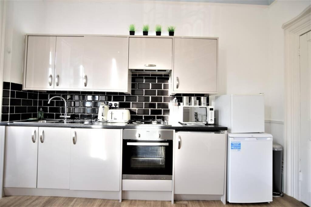 Flash Sales Offer - Any Week Day No Minimum Night Restrictions Central Hove 1 Bedroom Flat Bn38Bru02 Brighton Exterior photo